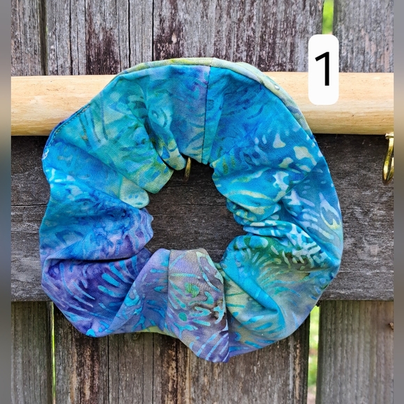 ONE Colorful Scrunchie Batik Cotton Blue Green Yellow Abstract Floral Prnts - Picture 2 of 7